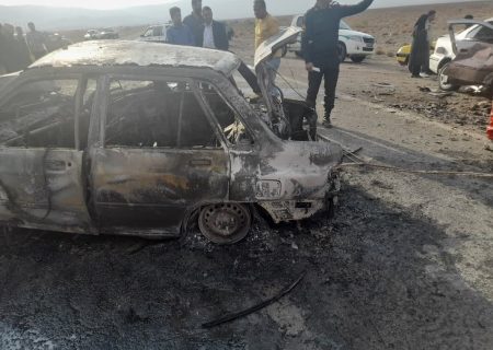تصادف امروز کرمان، آتش سوزی خودرو به دلیل نبود اعتبار!